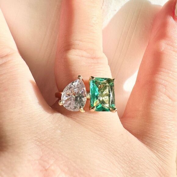 Dual stone bright green pear cut and sparkly cubic zirconia elongated radiant cu - Picture 6 of 6